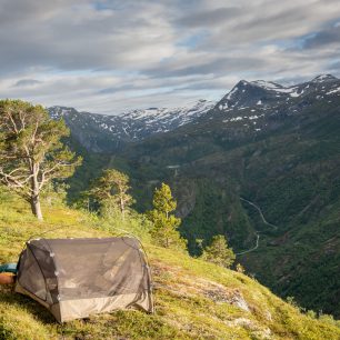 Norsko: Mimo chaty je možné spát kdekoliv ve stanu, pokud si ho postavíte více než 150 metrů od nejbližší budovy.