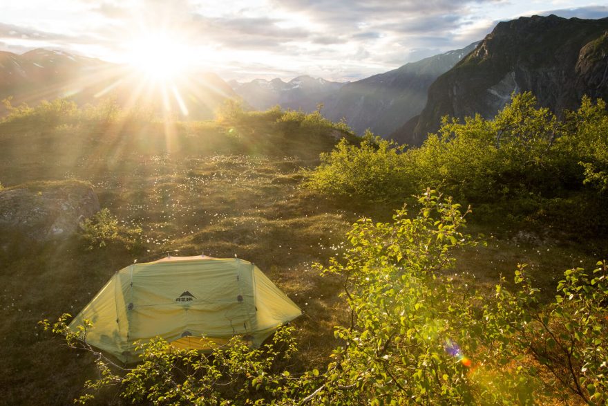 Pohoří TNorsko: Mimo chaty je možné spát kdekoliv ve stanu, pokud si ho postavíte více než 150 metrů od nejbližší budovy.afjordfjella je protkáno sítí turistických tras. Norsko