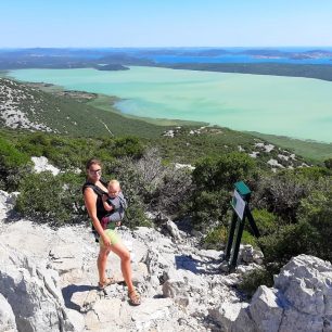 Natálie Kohoutková na výletě na vyhlídku Kamenjak v Chorvatsku.