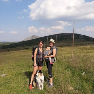 Čtyřdenní přechod Krkonoš s rok a půl letou slečnou v nosítku.