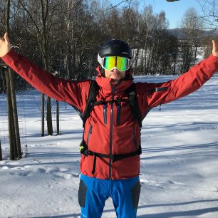 Bunda KILPI HASTAR-M se díky propracovanému střihu takřka nevytahuje