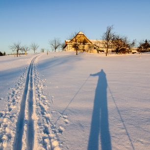 Příjemně zvlněná krajina Vysočiny bez strmých kopců určitě bude vyhovovat méně zdatným lyžařům i rodinám.