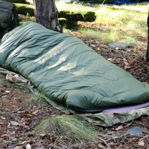 Výhodou dekového střihu spacáku Warmpeace Quilt 300 jsou jeho velké rozměry - a přitom malé rozměry po sbalení i nízká hmotnost
