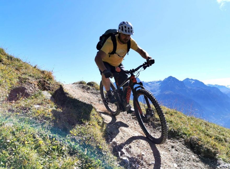 Engadin - scenerie švýcarských Alpy jako z plakátů