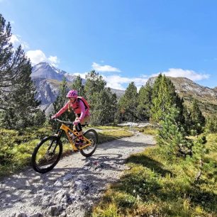 Bike traily v Engadinu, švýcarské Alpy