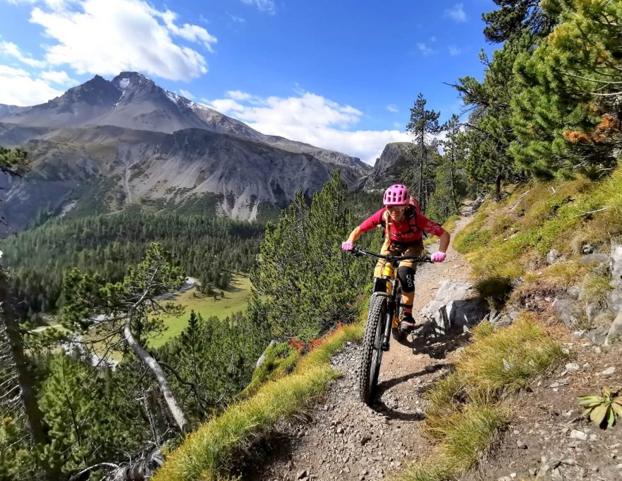 Engadin - scenerie švýcarských Alpy jako z plakátů