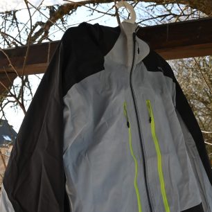 Po aplikaci nechejte impregnaci minimálně 30 minut zaschnout - ADEMM PROTECT FABRIC SPRAY