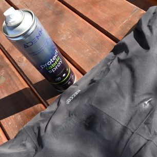 Po zaschnutí impregnace ADEMM PROTECT FABRIC SPRAY nezanechává žádné skvrny