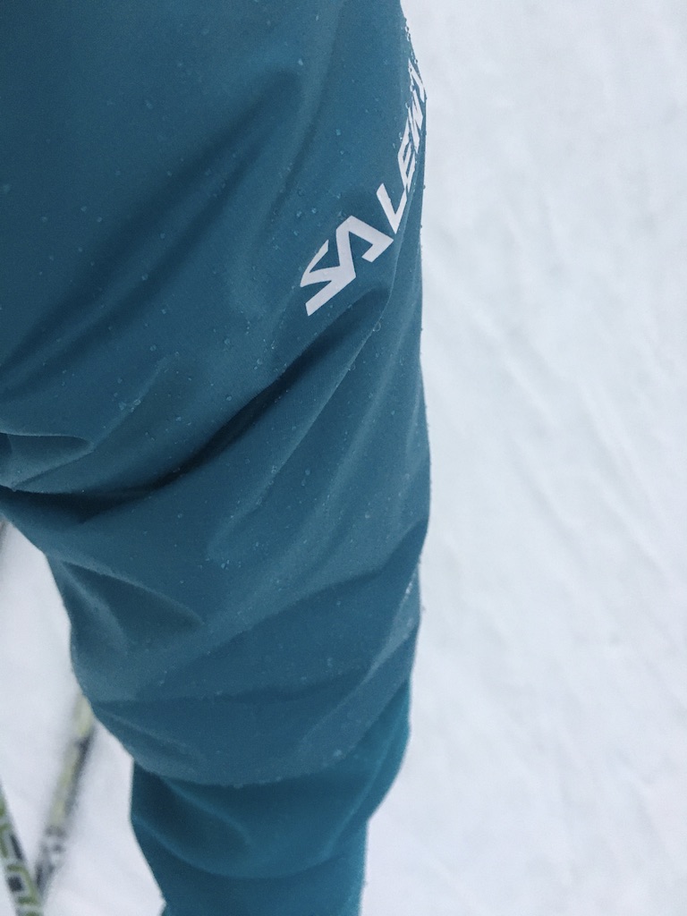 Je odolná proti vodě a větru