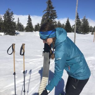 Bunda SALEWA ORTLES HYBRID je dostatečně dlouhá přes záda i v předklonu