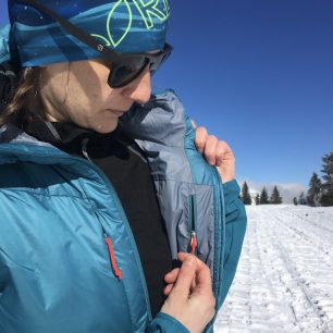 Vnitřní kapsa bundy SALEWA ORTLES HYBRID na zip je praktická třeba na mobil