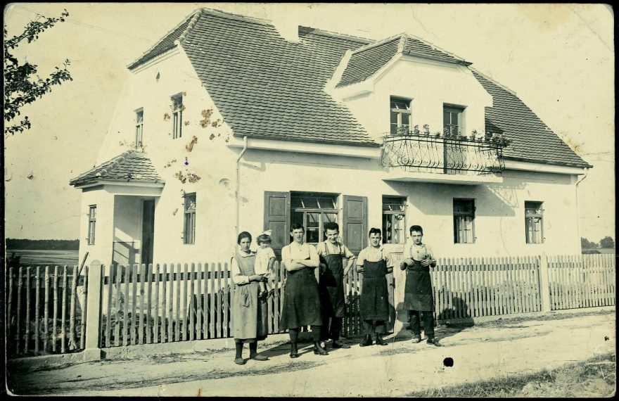 Značka HANWAG byla založena v bavorském městečku Vierkirchen
