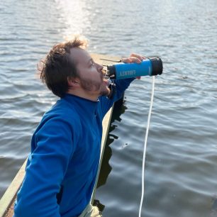 Je možné pít vodu přímo z filtrační lahve LifeSaver Liberty.