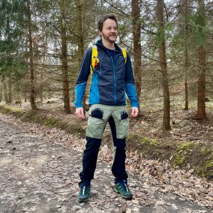 V kalhotách Direct Alpine Fraser je radost vyrazit do přírody.