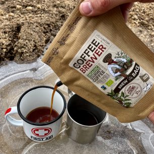 Káva vystačí na tři hrníčky.