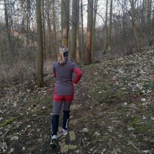 K bundě Lady Atom Hoody Jacket jsou i kalhoty a budete mít praktický komplet