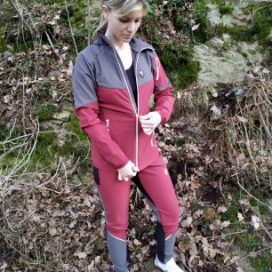 Na této bundě jsou kvalitní bezproblémové zipy od firmy YKK