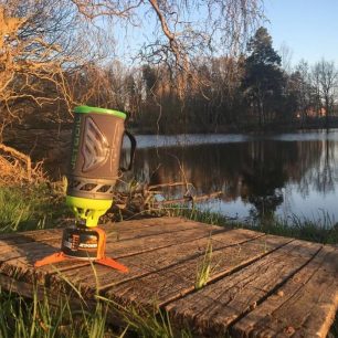 Trojnožka vařiče Jetboil Flash zajistí absolutní stabilitu.