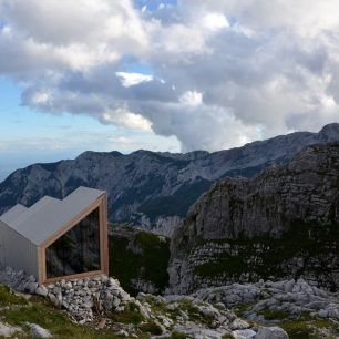 Bivak pod Skuto na Malih podih, Kamnicko-Savinjské Alpy, Slovinsko