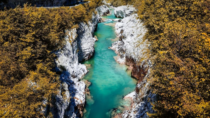 Soutěska řeky Soča, Julské Alpy, Slovinsko.