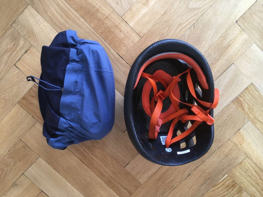 Porovnání velikosti z horolezeckou přilbou