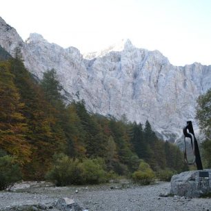 Památník horolezcům, dolina Vrata pod severní stěnou Triglavu, Julské Alpy.