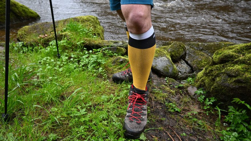 Celkový pohled na KOMPRESNÍ PODKOLENKY LIGHT MERINO v akci