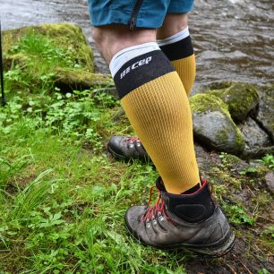 KOMPRESNÍ PODKOLENKY LIGHT MERINO nesjíždí ani po celodenní túře