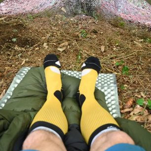 Natažené nohy a podkolenky CEP LIGHT MERINO = ideální kombinace po túře