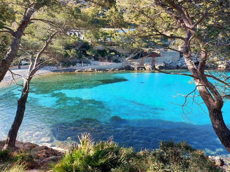 Zátoka na severu ostrova Mallorca.