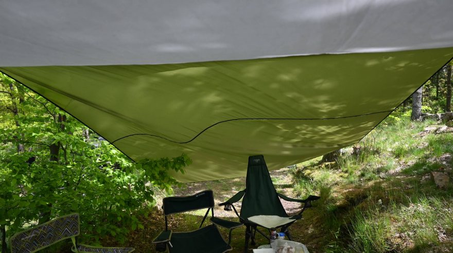 Plachta jako velký čtverec pro posezení - WARMPEACE SHELTER TARP