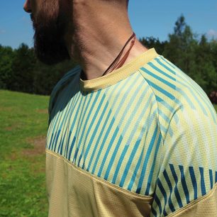 Perforovaný materiál trika Sensor Coolmax Impress je ideální do horkých dnů.