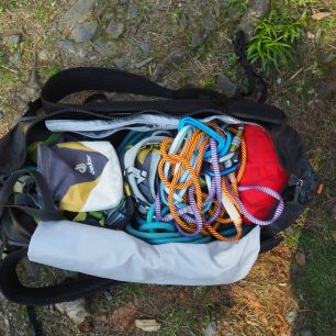 25litrový Atrack BP pojal všechno potřebné lezecké vybavení a trochu oblečení.