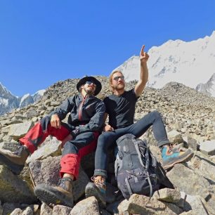 Pavel Kořínek a Jiří Janák pod hřebenem Muchu Chhish.