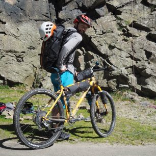 Dlouhá jízda z Beskyd za skalním lezením na Kružberku.