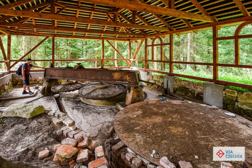 Arnoštova leštírna skla