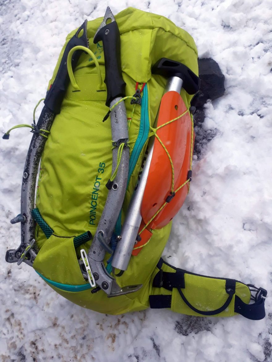 Altus Poincenot - boční úchytná lanka a fixace lezeckých cepínů