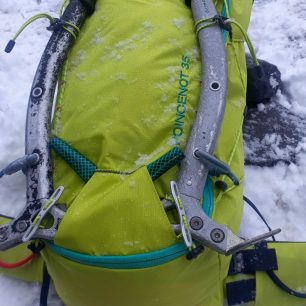 Altus Poincenot - detail uchycení cepínů