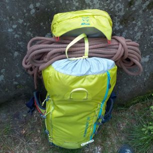 Altus Poincenot - popruh na lano pod víkem batohu