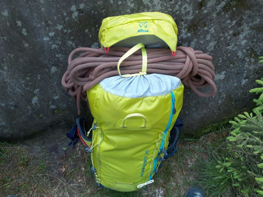 Altus Poincenot - popruh na lano pod víkem batohu