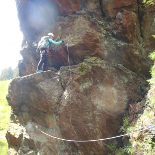 Nejtěžší varianta (D) feraty Vodní brána u Semil.