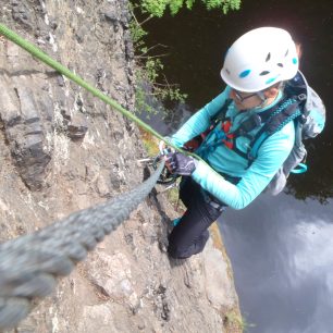 Nejtěžší varianta (D) feraty Vodní brána u Semil.