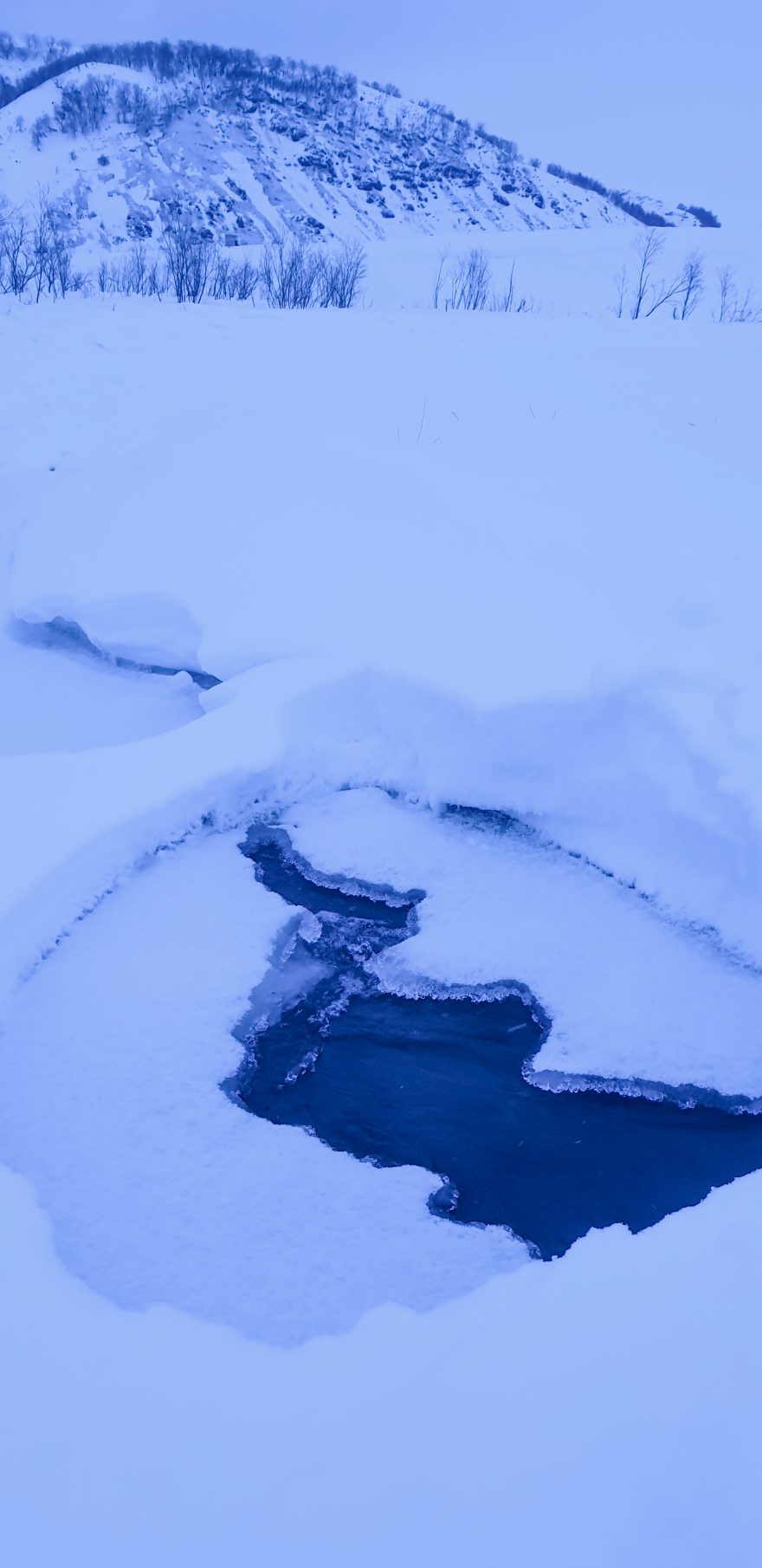 Výjimečně se nám podaří najít tekoucí vodu bez ledu.