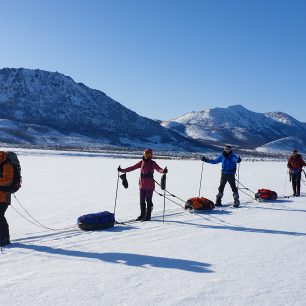 Každý den jdeme od rána až do večerního soumraku. Kamčatka, zimní přechod, Rusko
