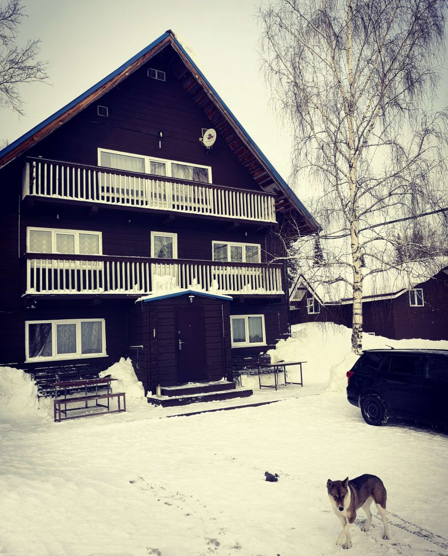 Naše ubytování ve Vesennyaya ulica. Skialp a freeride v Sheregeshi, Sibiř, Rusko.