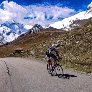 Panoramata na Col du Vars ve Francii. Korona Himálaje 2021.