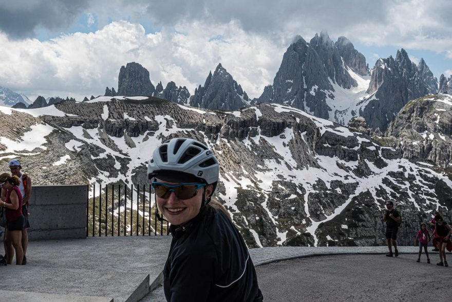 Poslední Everesting na Tre Cime di Lavaredo už hodně bolel, únava se hromadila. Markéta Peggy Marvanová při dobročinném projektu Korona Himálaje 2021.