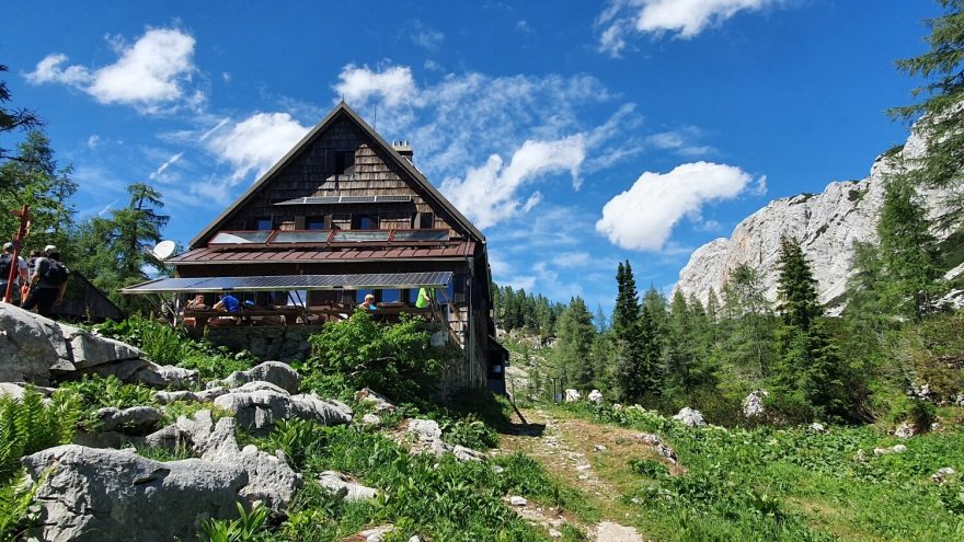 Koča pri Triglavskih jezerih, Dolina Triglavských jezer, Julské Alpy, Slovinsko