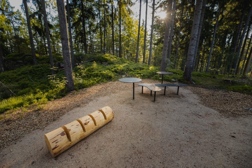 Kromě vyhlídek najdeme v lesoparku na Stráži pěkné posezení. Rokytnice nad Jizerou, Krkonoše