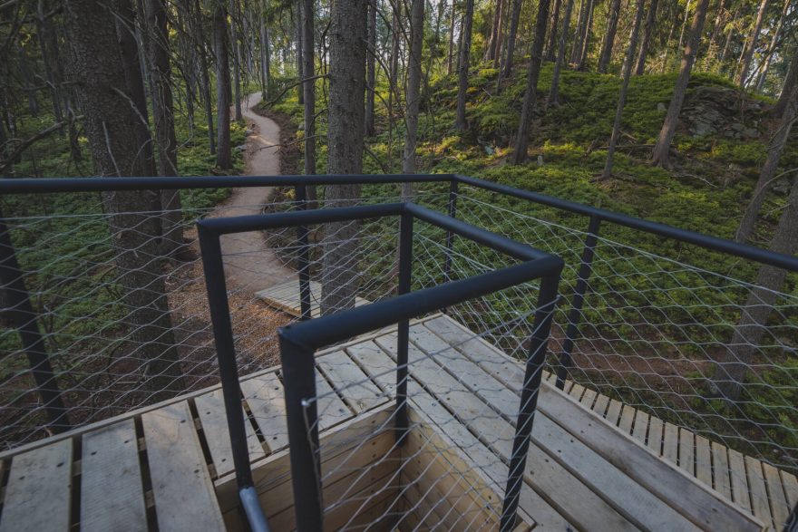 Inspirací pro lehké stavby ze dřeva a oceli byly postavy ze znaku města Rokytnice nad Jizerou. Hlídka na Stráži, Krkonoše